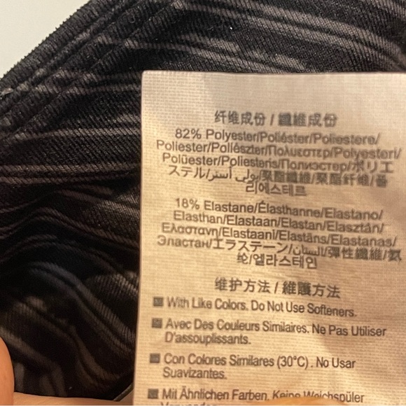 Under Armour Women’s Black geometric leggings Allseason gear Size M - Picture 6 of 6